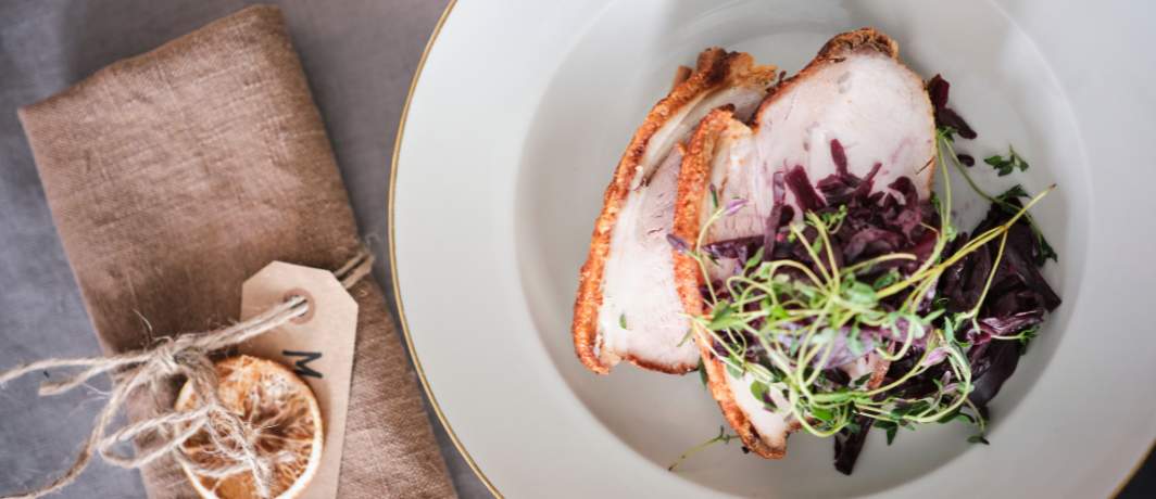 Den Varme Juleret Vælg Mellem Flæskesteg Eller And Den Varme Juleret Vælg Mellem Flæskesteg Eller And