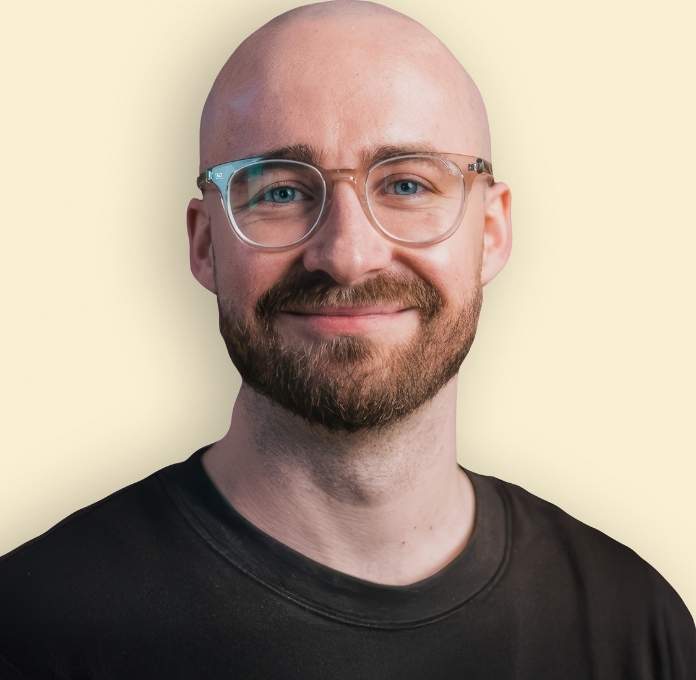 Mads Hyldig Med Hjernero 696 X 680 Px Mads Hyldig Med Hjernero 696 X 680 Px
