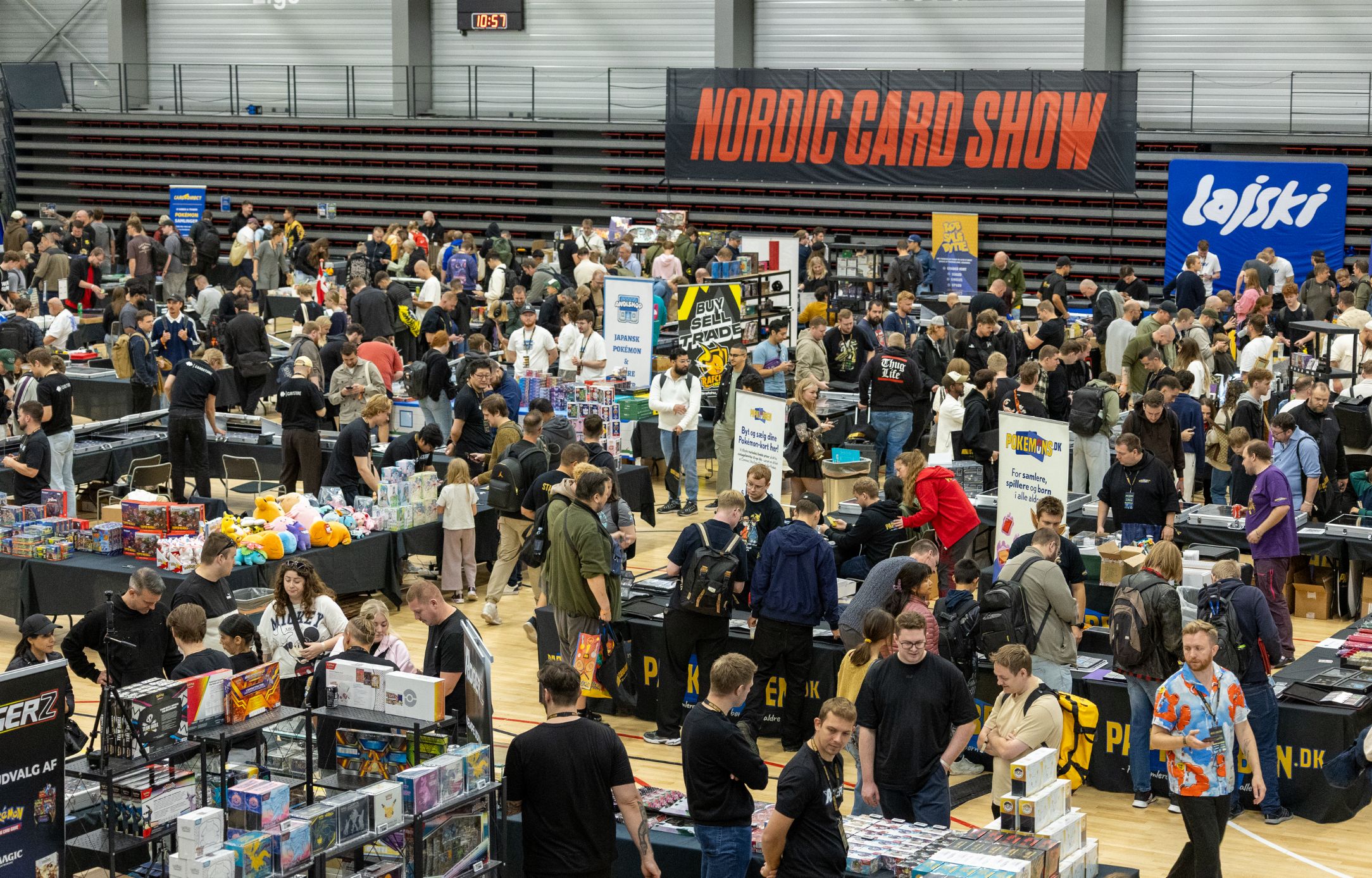 Gæster og udstillere i Hal C under Nordic Card Show i Roskilde Kongres- og Idrætscenter.