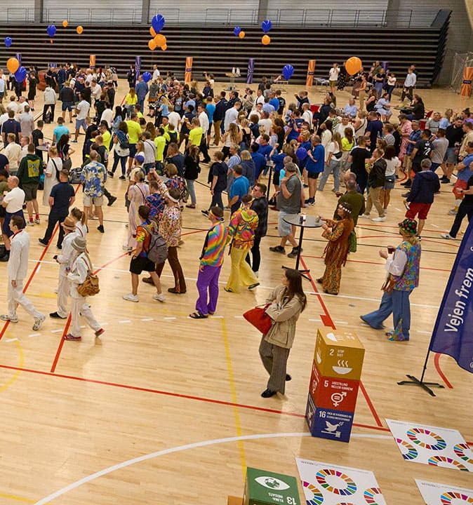 Teambuilding til større medarbejderdag i hal C Teambuilding til større firmaevent i hal C