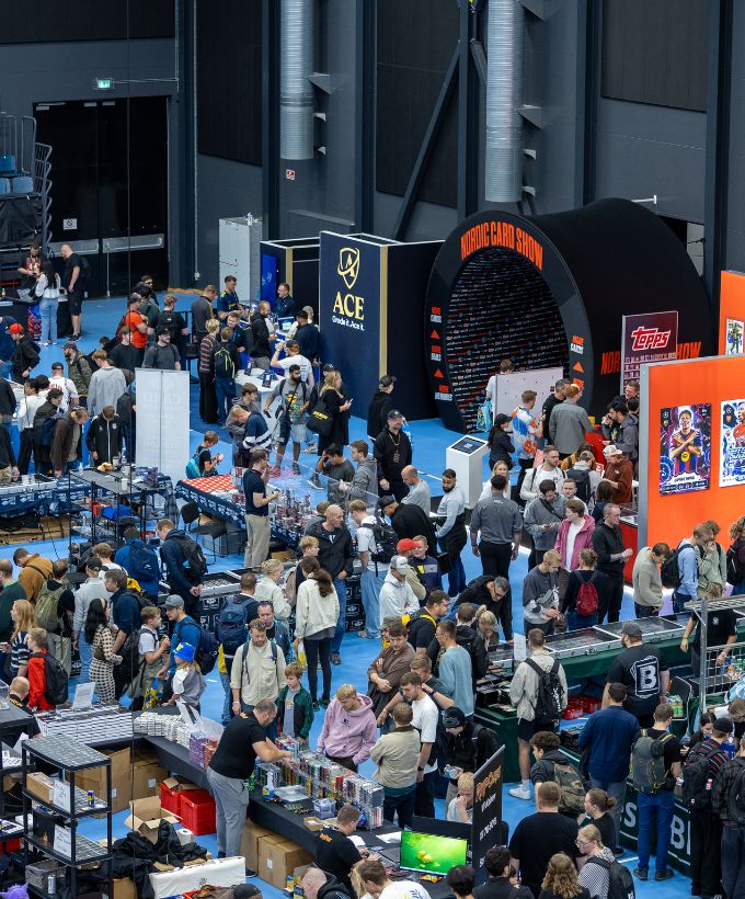 Gæster og udstillere i Hal D under Nordic Card Show i Roskilde Kongres- og Idrætscenter.