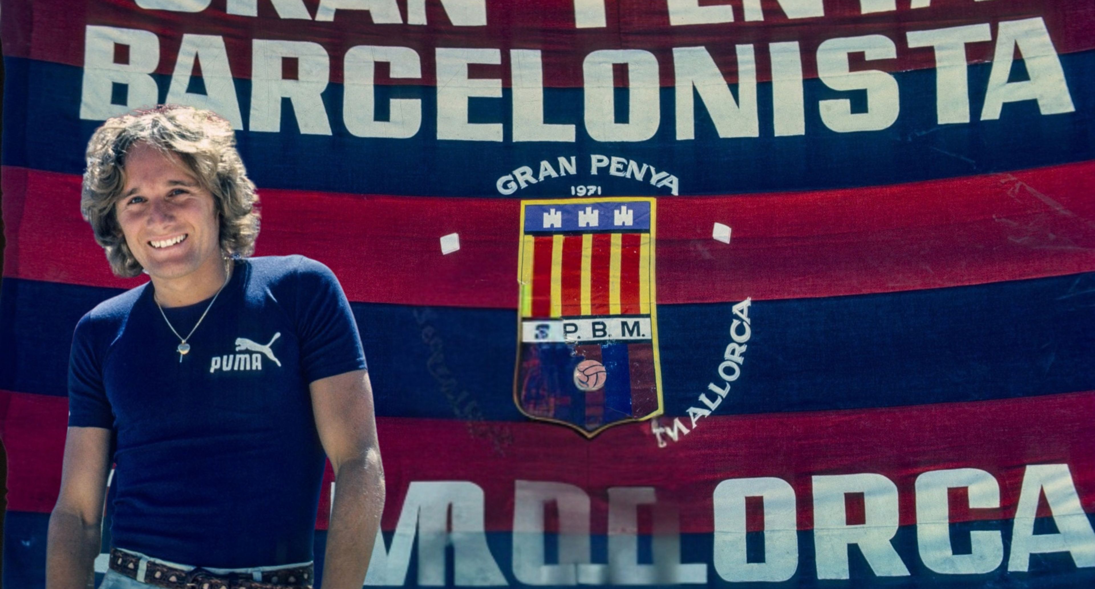 Allan Simonsen foran et stort FC Barcelona-banner