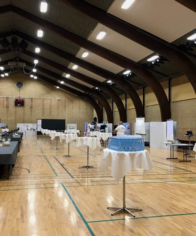 Hal B, messe, højborde