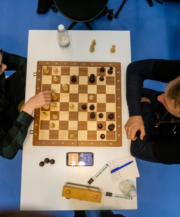 To Unge Spille Skak Specialkompasset 2022