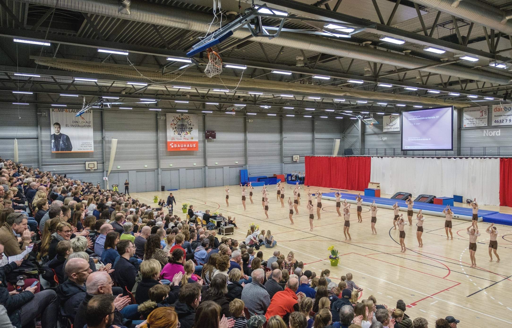 Hal C, Sport, Gymnastikopvisning, Tribune (1) Hal C, Sport, Gymnastikopvisning, Tribune (1)
