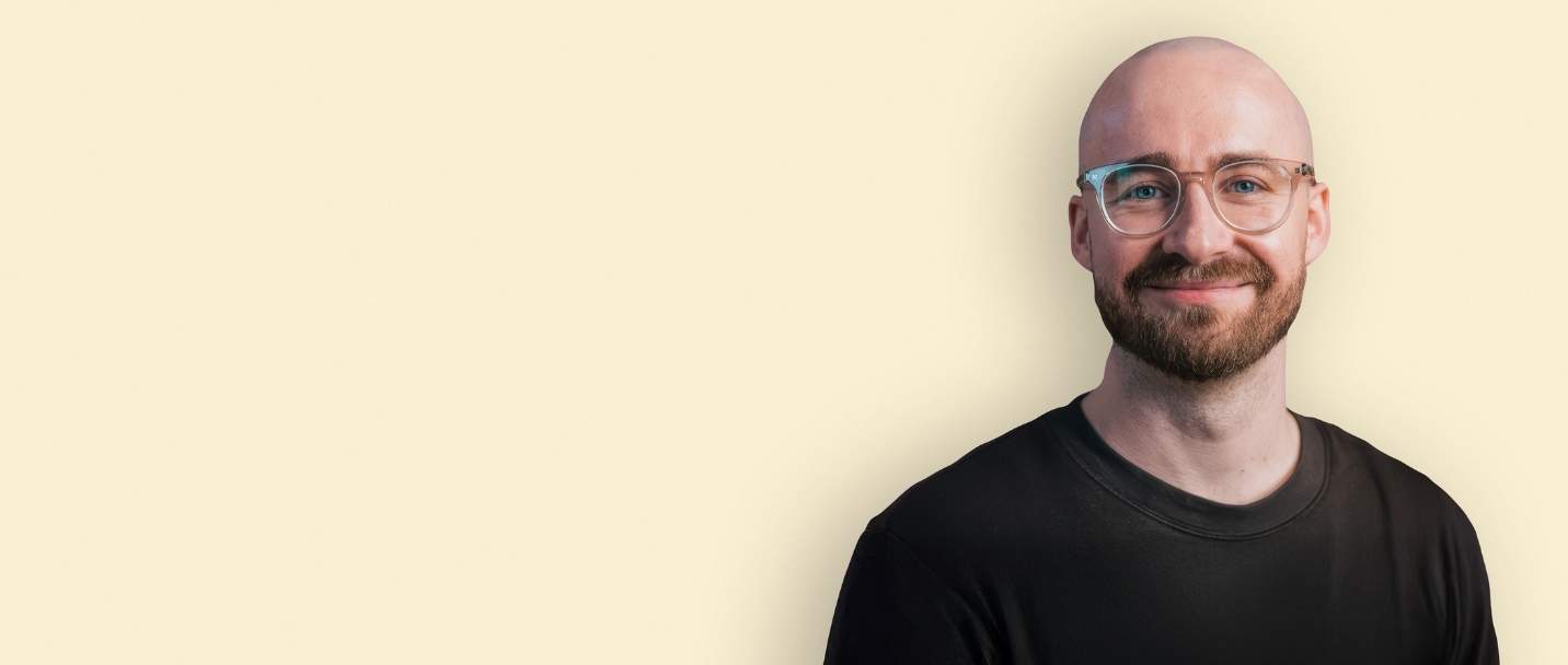 Mads Hyldig Med Hjernero 1432 X 608 Px