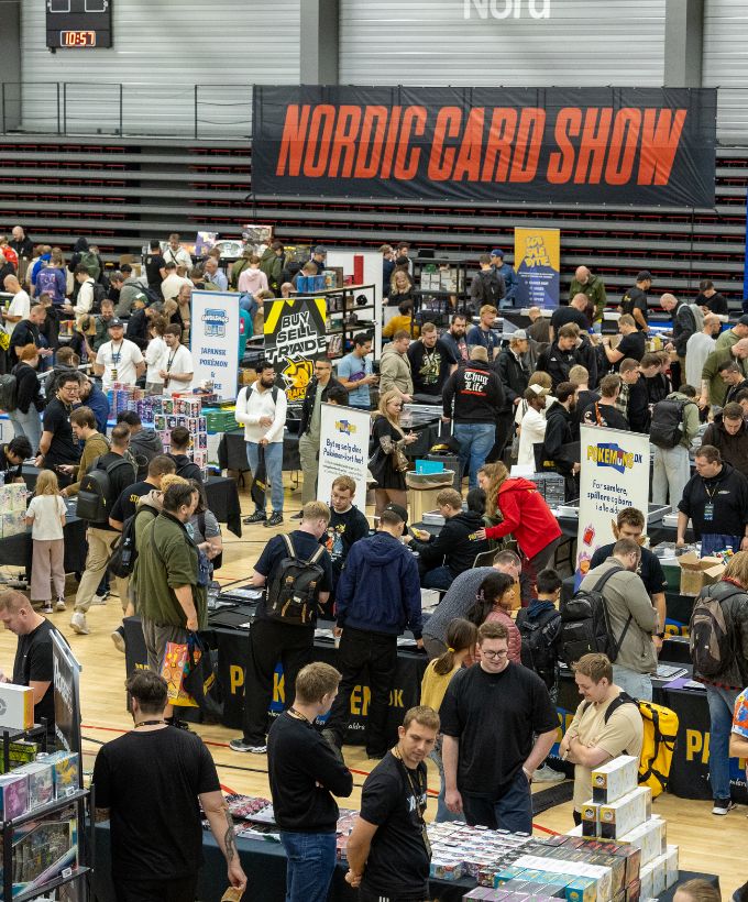 Gæster og udstillere i Hal C under Nordic Card Show i Roskilde Kongres- og Idrætscenter.