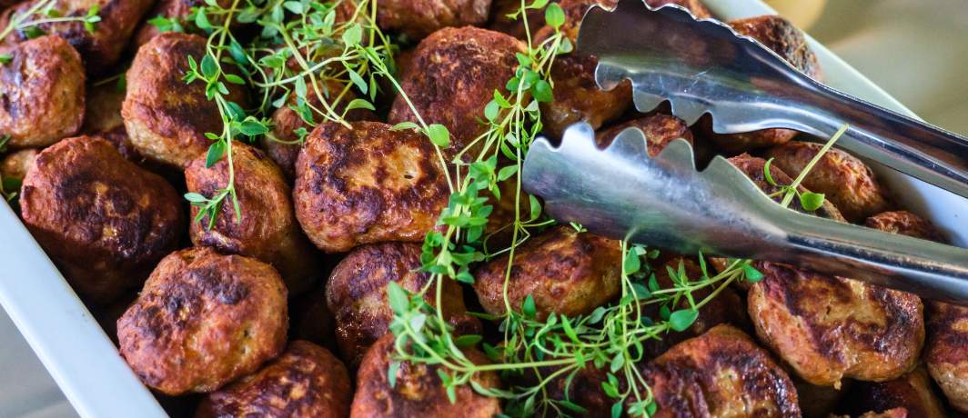 Frokost Frikadeller Med Hjemmesylt