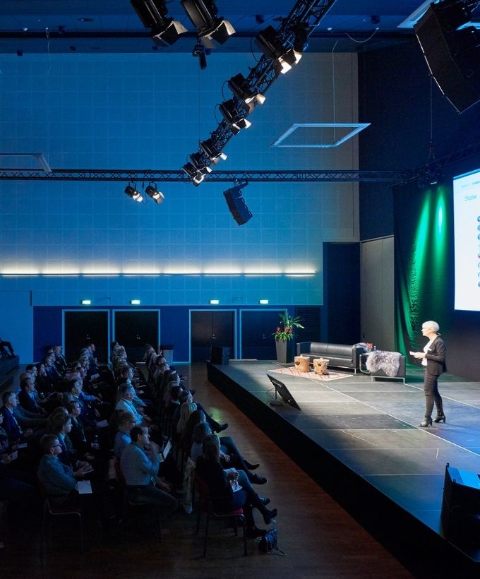 Sal A1, møder, foredrag, konference, scene Sal A1, møder, foredrag, konference, scene