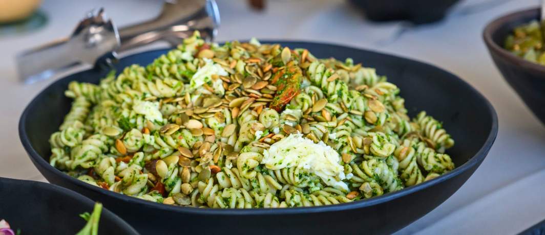 Pastasalat Med Pesto, Mozzarella Og Tomat (1)