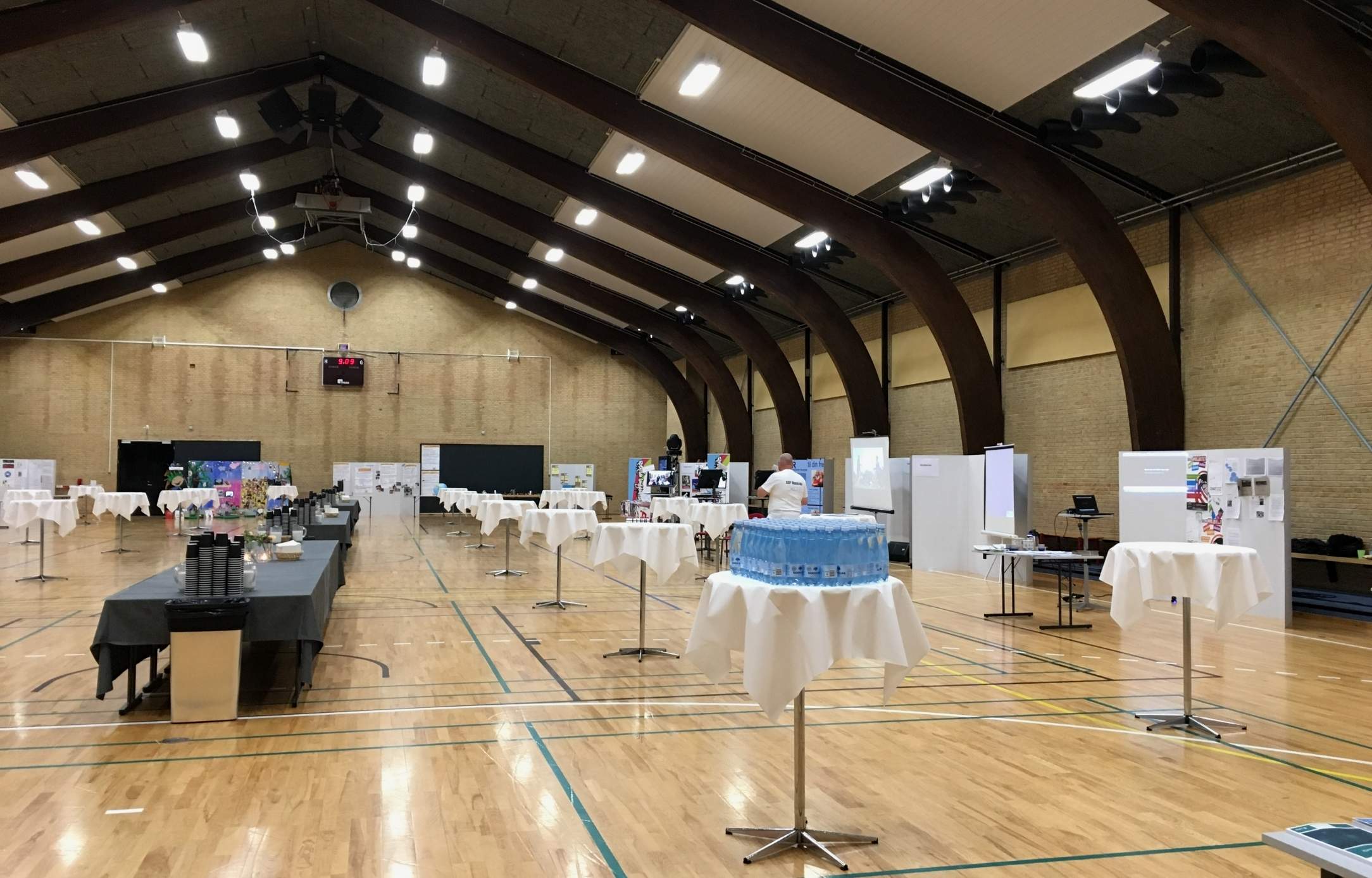 Hal B, messe, højborde